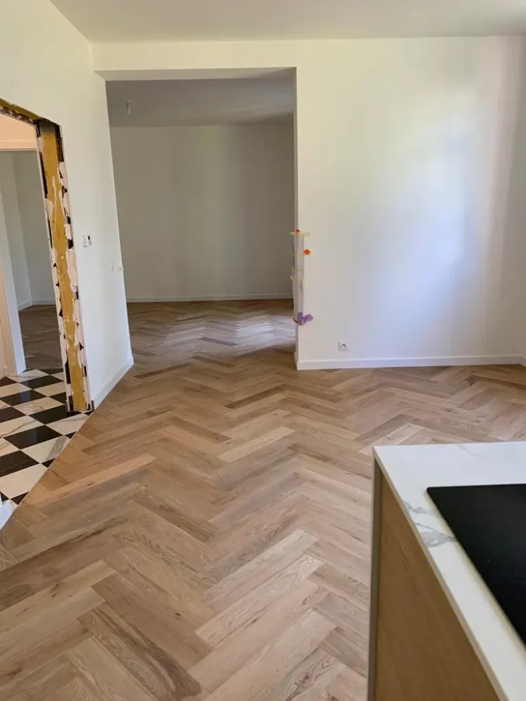 Les spécificités de la pose de parquet à bâtons rompus webp