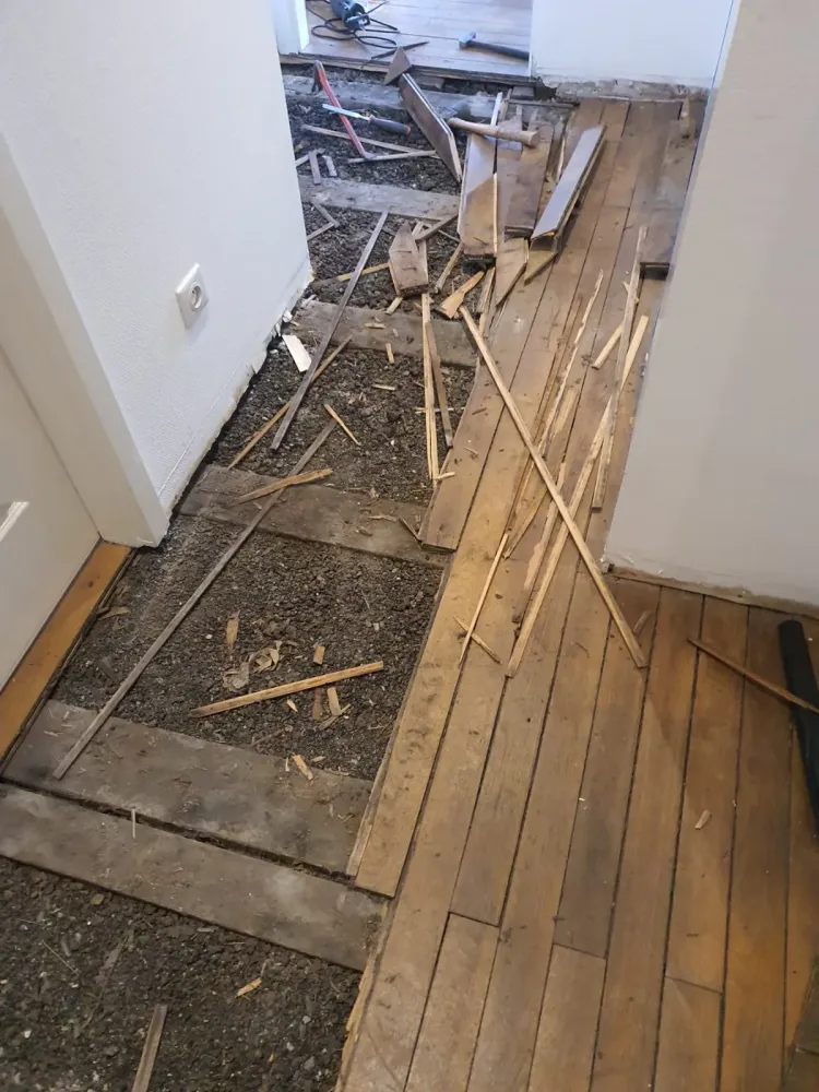 Avant - Pose d'un parquet contrecollé à Strasbourg (4webp