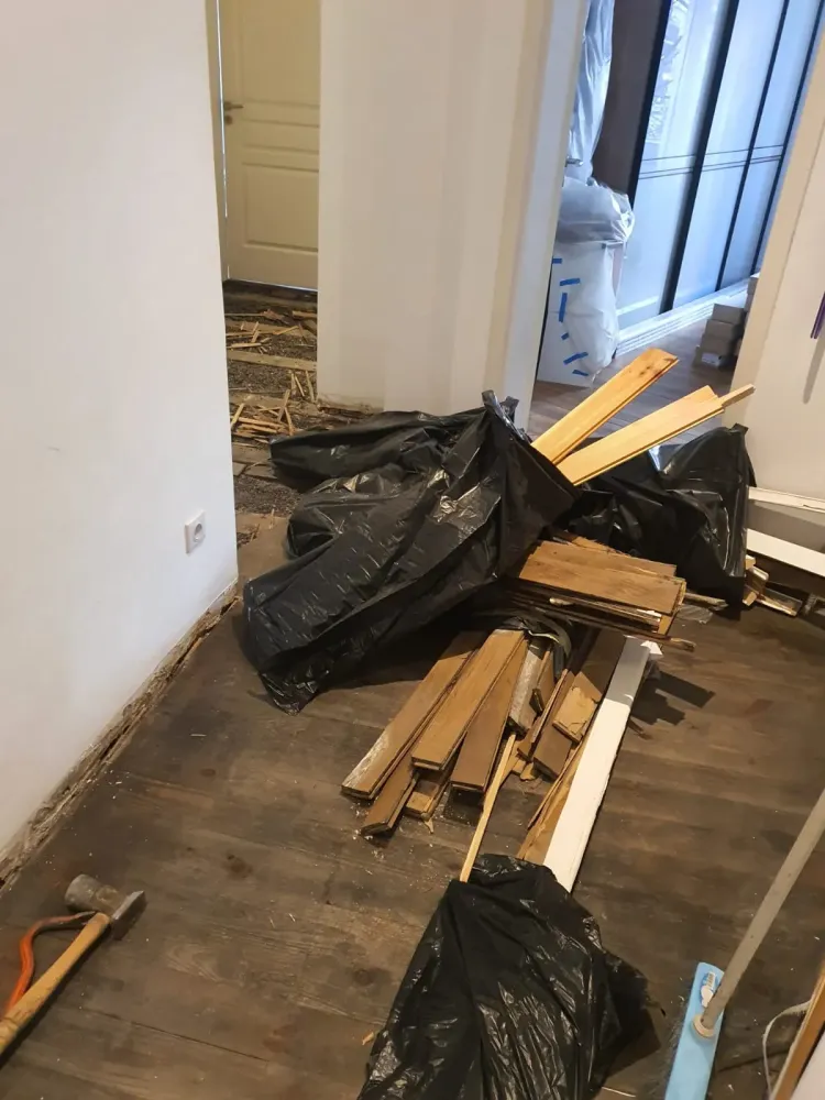 Avant - Pose d'un parquet contrecollé à Strasbourg (5webp
