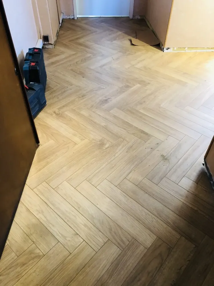 Pose d'un parquet bâton rompu au Neudorf (1)webp