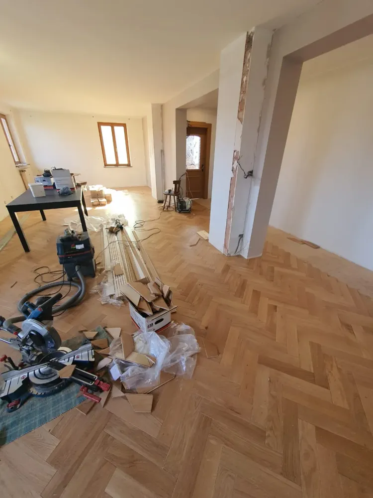 Pose d'un parquet bâton rompu à Marienthal