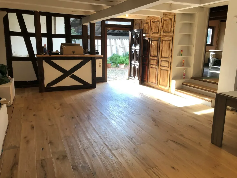 Pose d'un parquet aspect brut