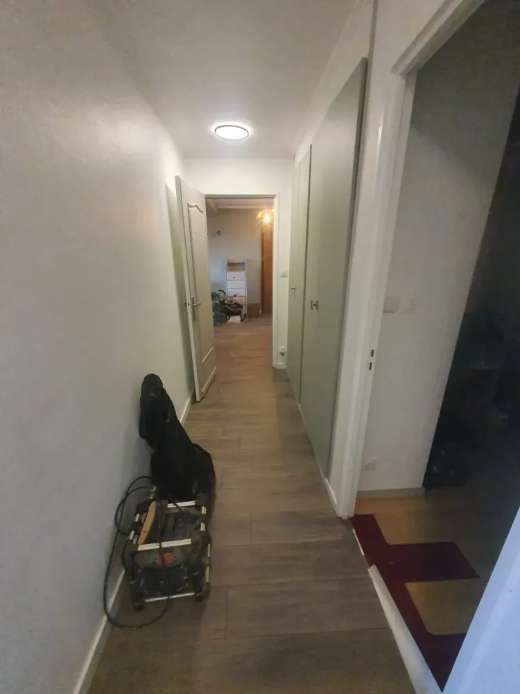 Pose d'un stratifié à Schiltigheim
