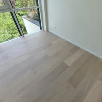 Pose d'un parquet contrecollé chêne blanchi à Vendenheim (webp