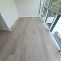 Pose d'un parquet contrecollé chêne blanchi à Vendenheim (webp