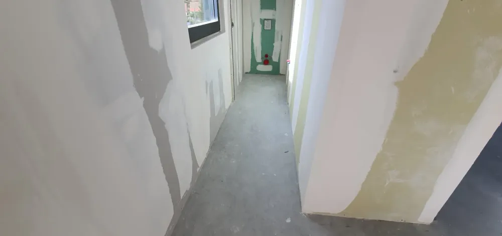 Avant - Pose d’un parquet contrecollé chêne expresso à Strasbourgwebp