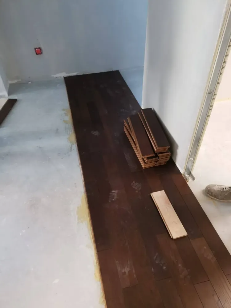Après - Pose d’un parquet contrecollé chêne expresso à Strasbourwebp