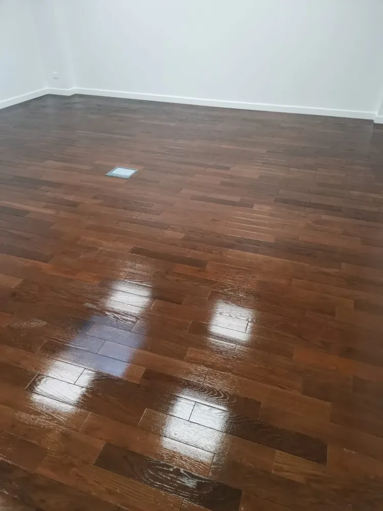 Pose d’un parquet contrecollé chêne expresso