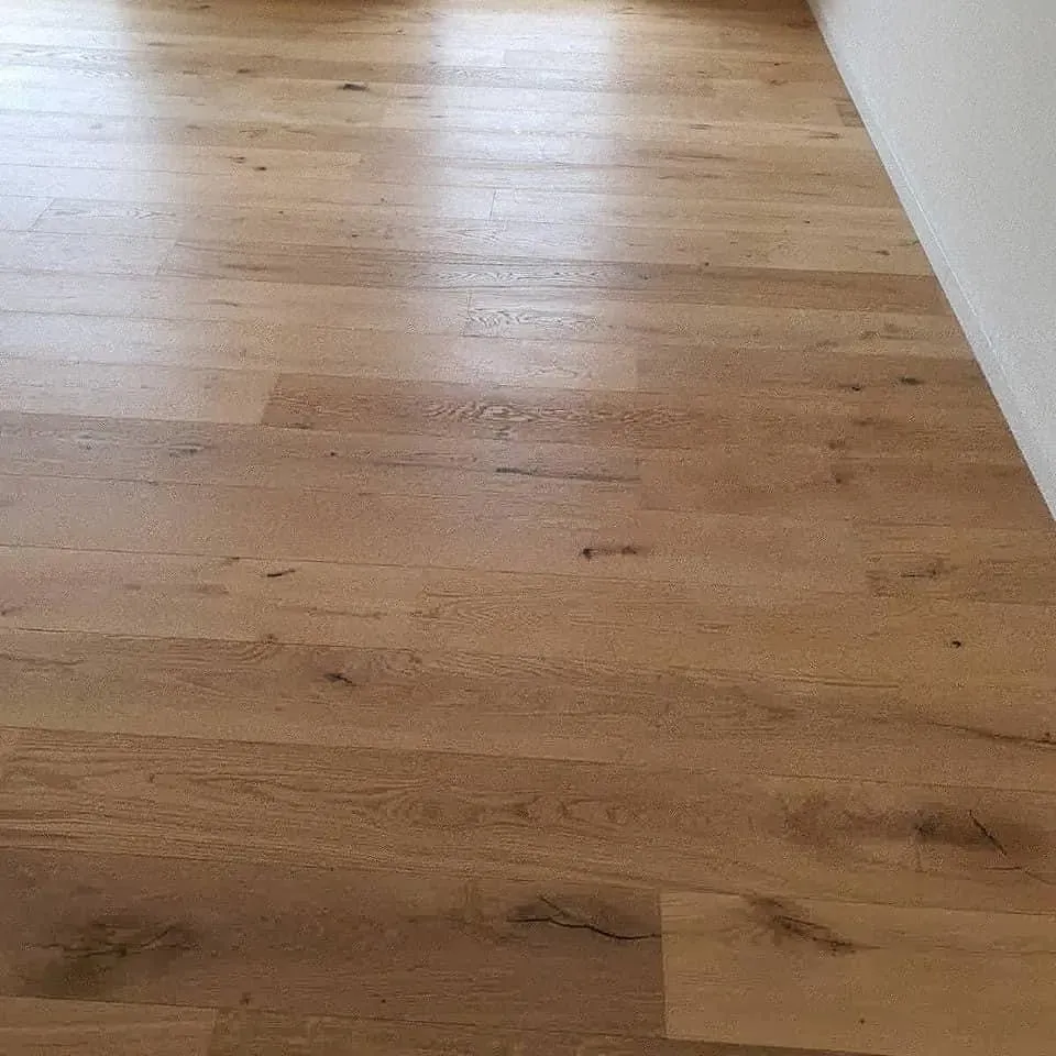 Pose d’un parquet contrecollé chêne brossé vernis dans le quartier de l’Orangerie à Strasbowebp
