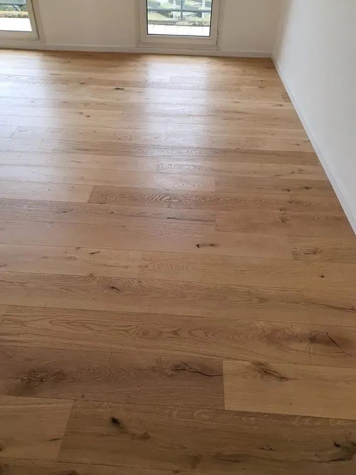 Pose d’un parquet contrecollé chêne brossé vernis dans le quartier de l’Orangerie à Strasbowebp