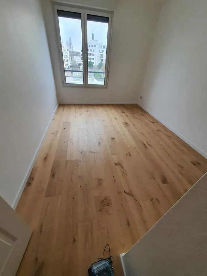Pose d’un parquet contrecollé chêne brossé vernis dans le quartier de l’Orangerie à Strasbowebp
