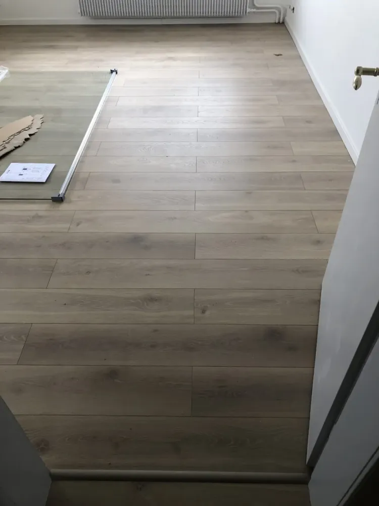 Pose d’un stratifié à Hochfelden