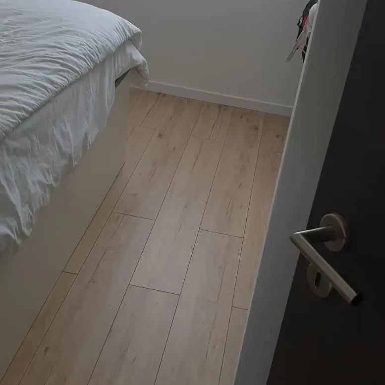 Pose d'un stratifié (12)