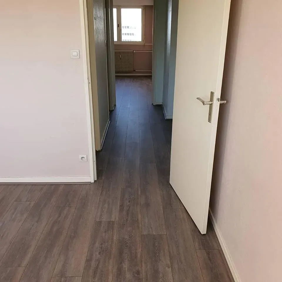 Pose d’un stratifié à Schiltigheim
