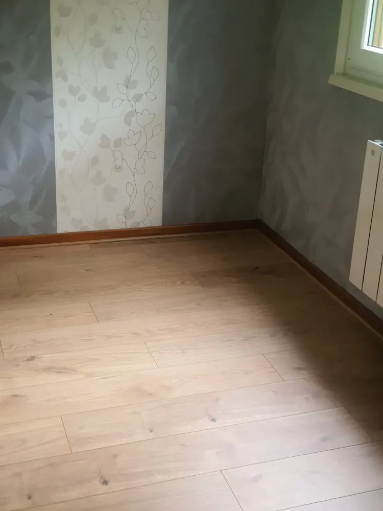 Pose d'un stratifié à Sparbach