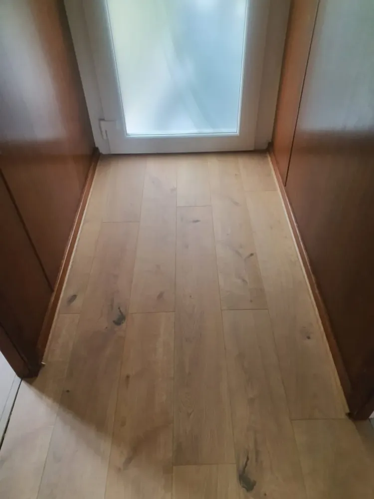 Pose d'un stratifié à Sparbach