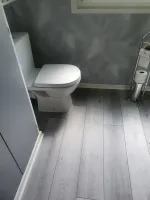 Pose d'un stratifié à Sparbach