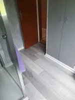 Pose d'un stratifié à Sparbach