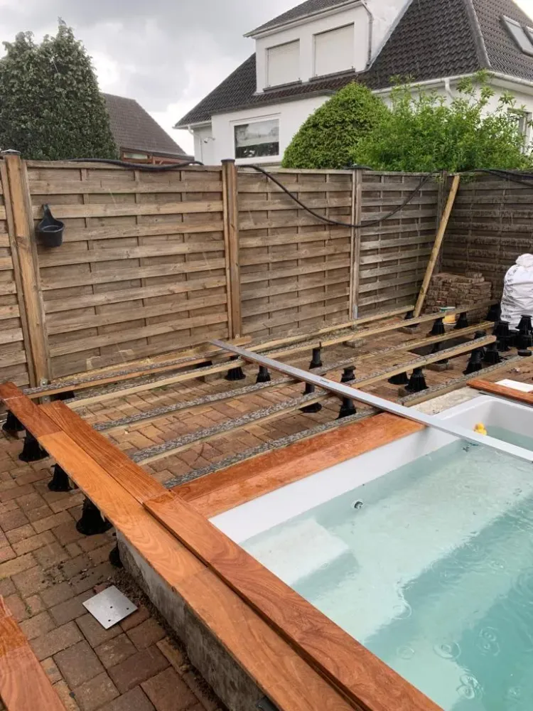 Pose d'une terrasse en cumaru