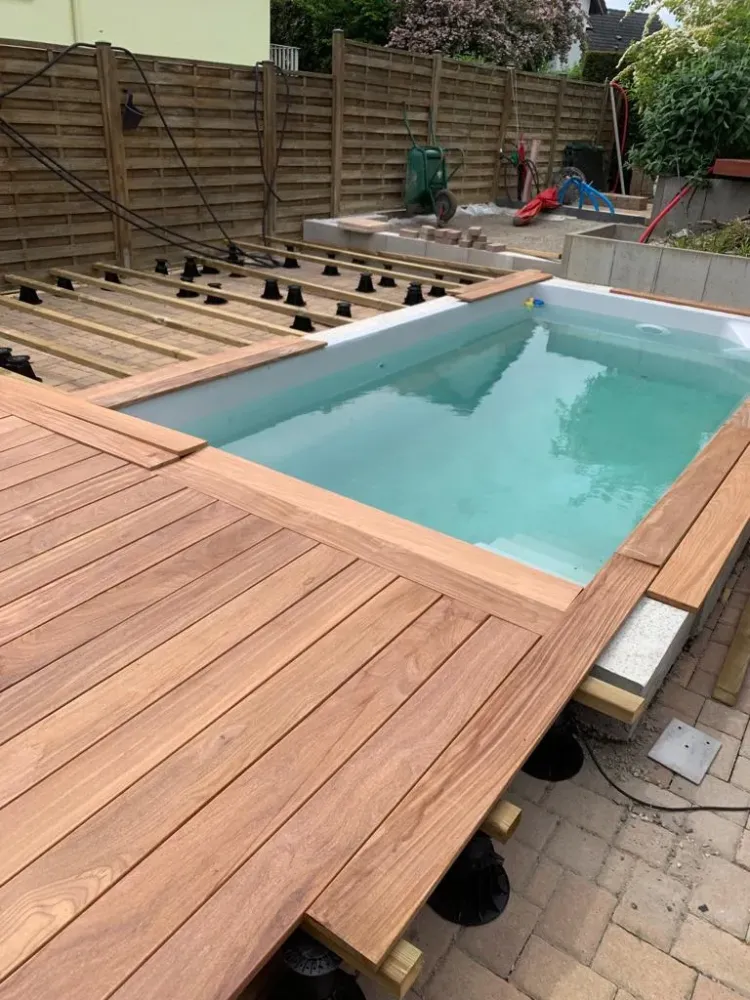 Pose d'une terrasse en cumaru