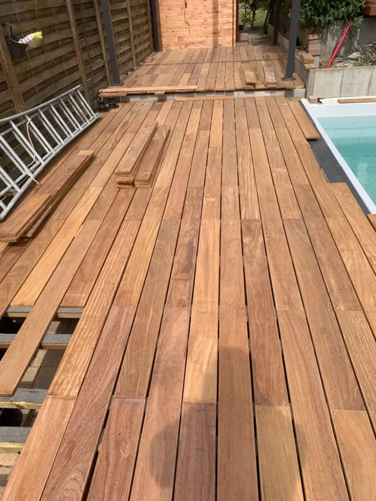 Pose d'une terrasse en cumaru