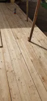 Pose d'une terrasse en mélèze de Sibérie