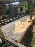 Pose d'une terrasse en mélèze de Sibérie