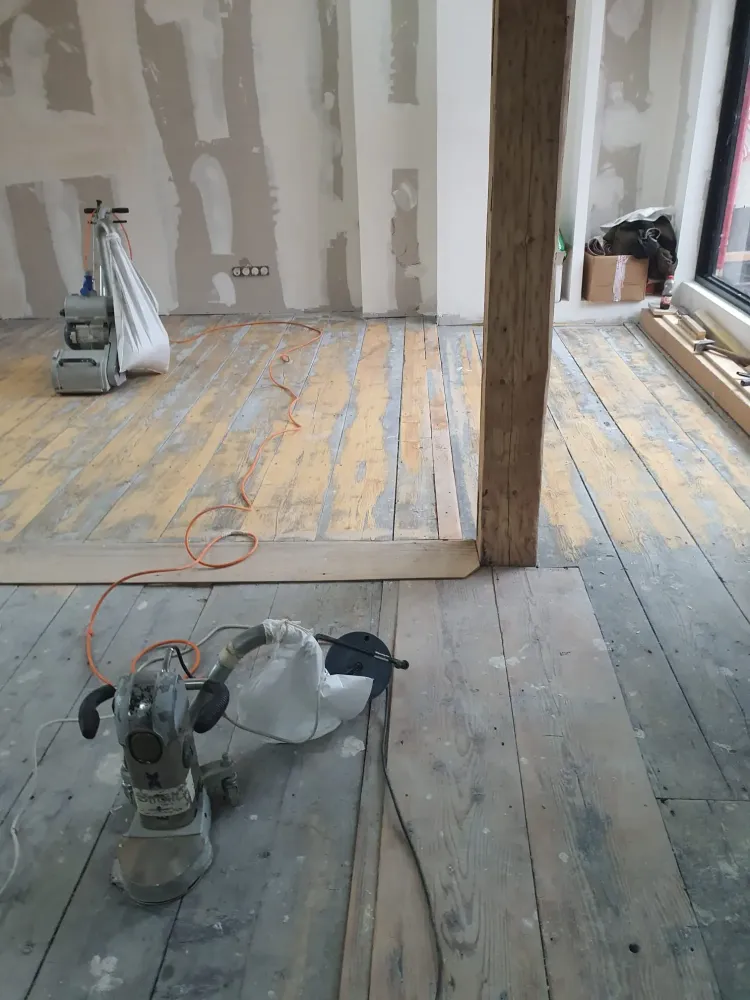 Ponçage d'un parquet