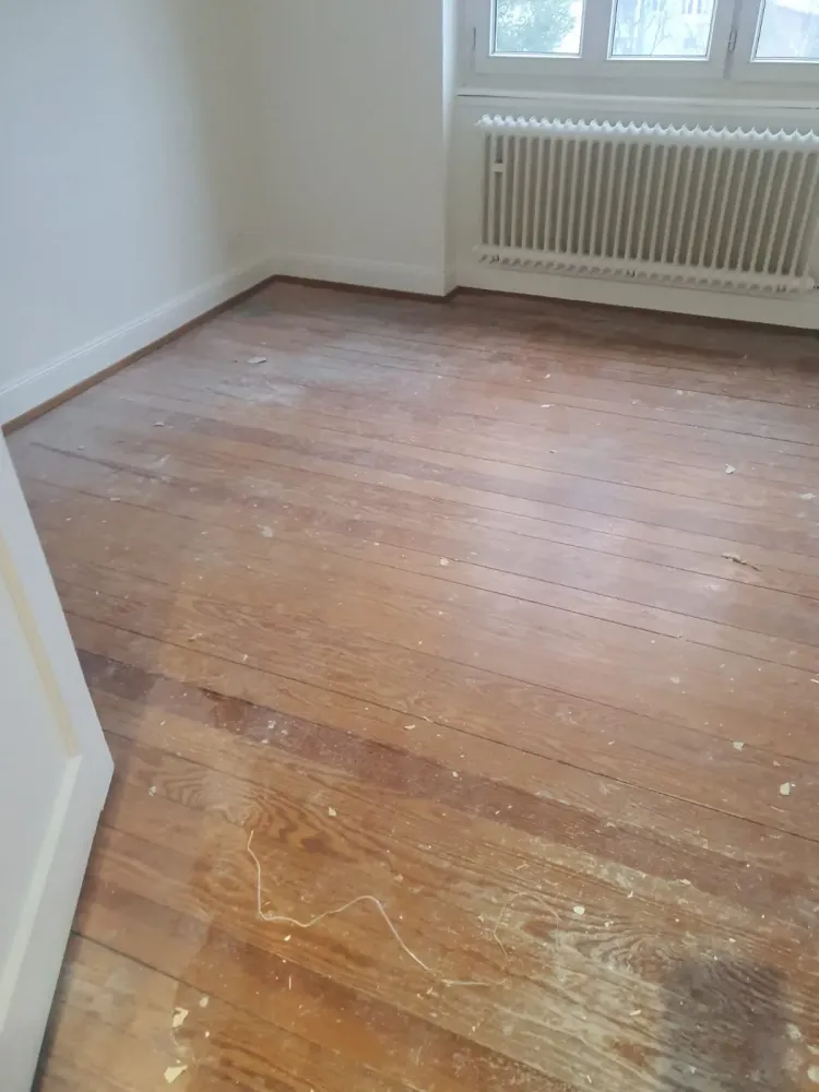 Ponçage d'un ancien parquet à Strasbourg