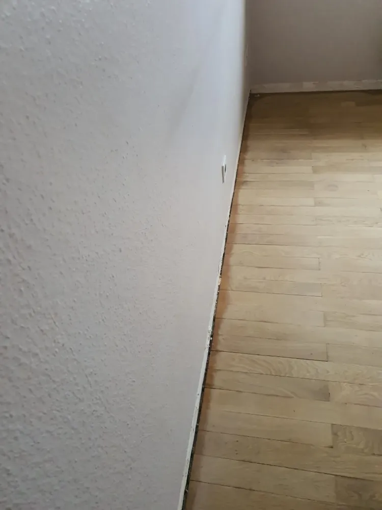 Ponçage d'un parquet & pose de plinthes à Strasbourg