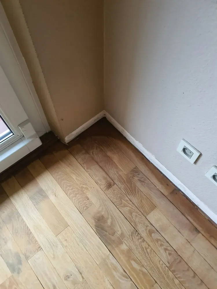 Ponçage d'un parquet & pose de plinthes à Strasbourg