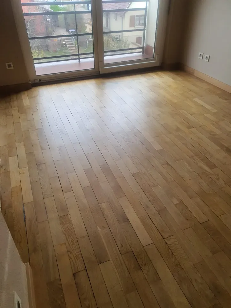 Ponçage d'un parquet & pose de plinthes à Strasbourg