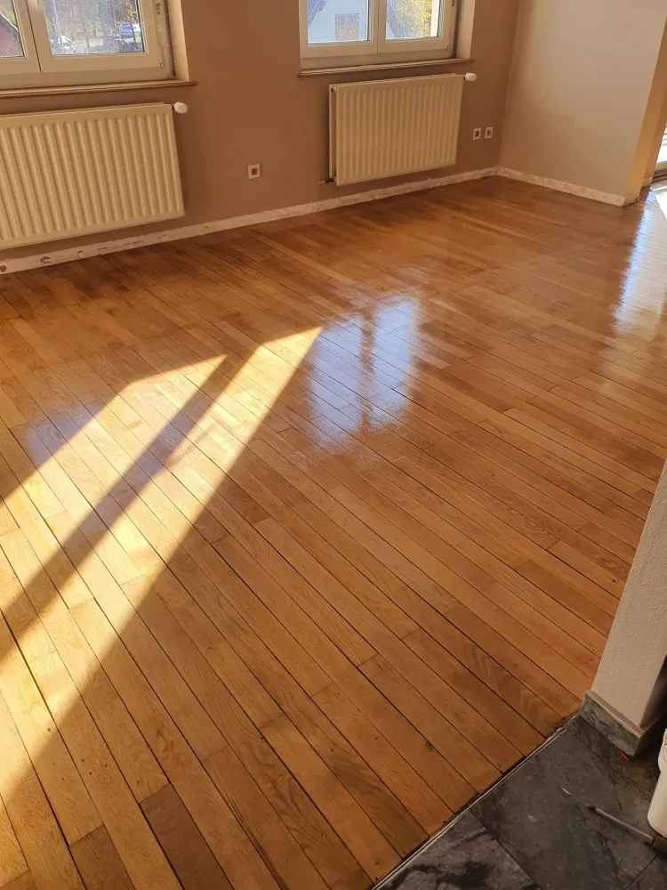 Ponçage d'un parquet & pose de plinthes à Strasbourg