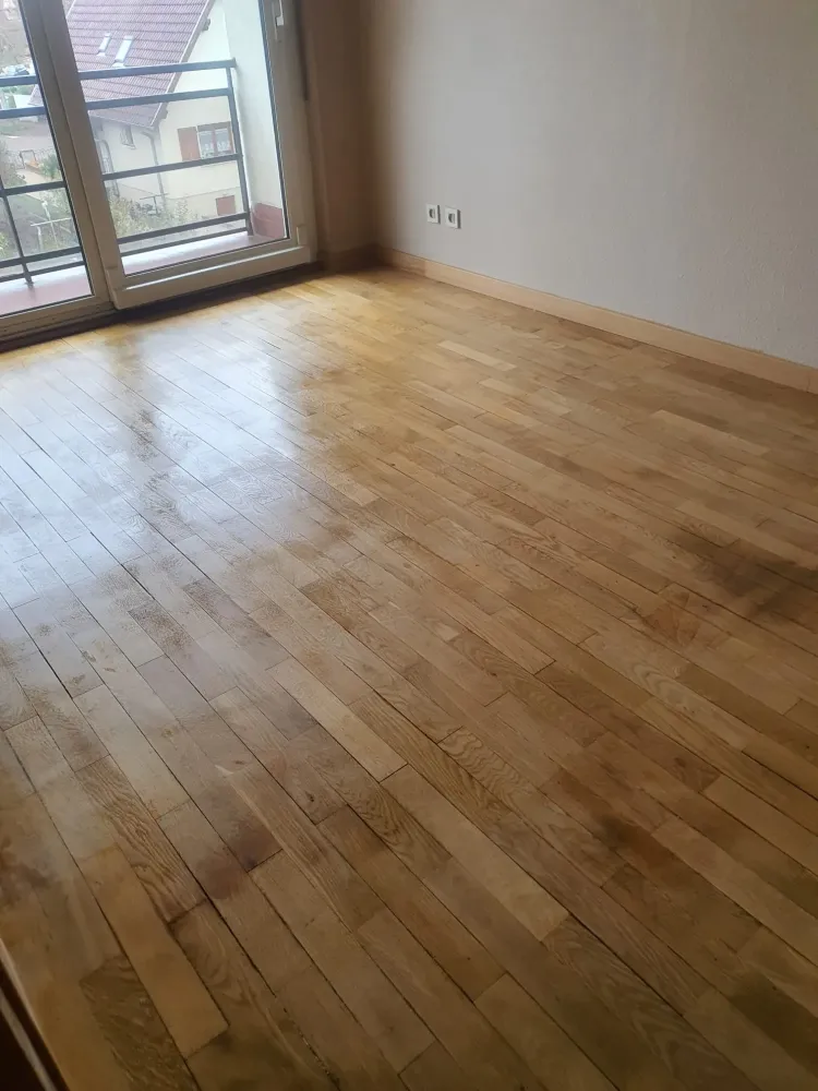 Ponçage d'un parquet & pose de plinthes à Strasbourg