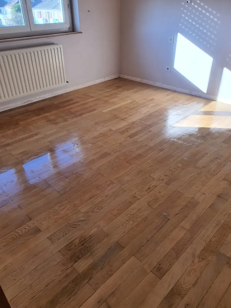 Ponçage d'un parquet & pose de plinthes à Strasbourg