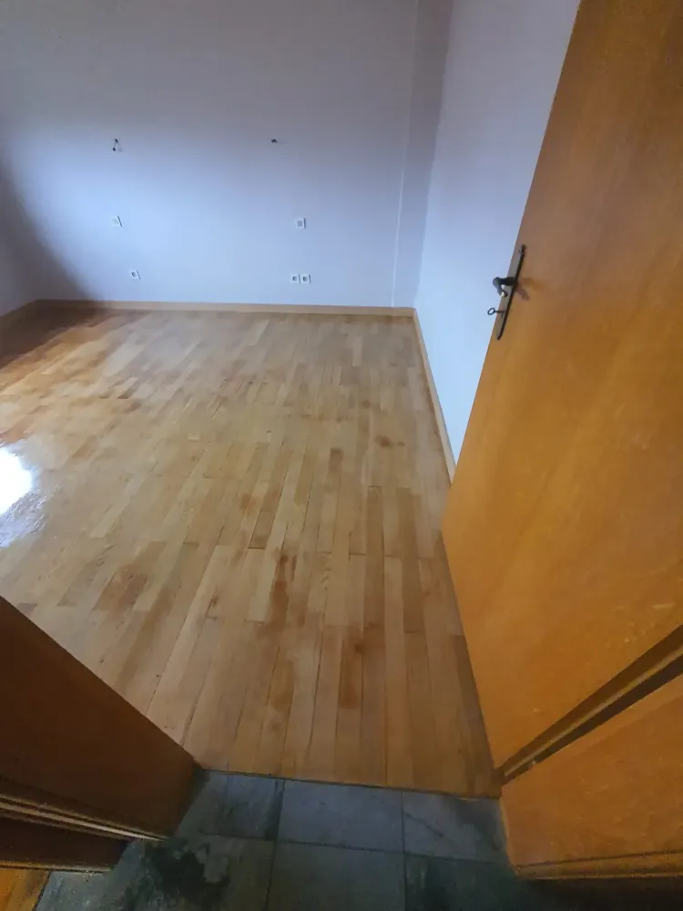 Ponçage d'un parquet & pose de plinthes à Strasbourg