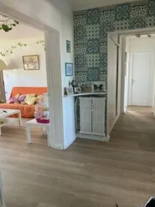 Parquet vinyl avec une texture bois réaliste (3)webp