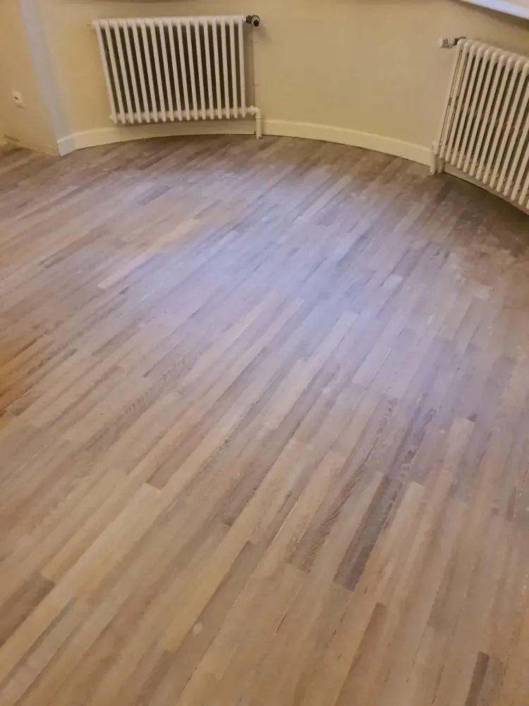 Ponçage d’un vieux parquet à Strasbourg